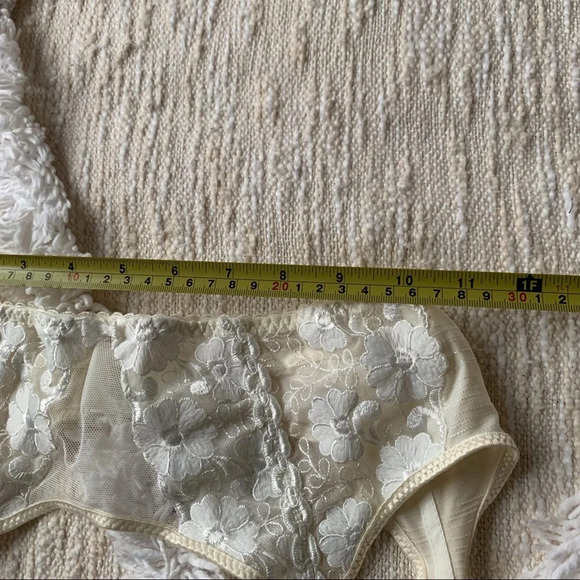 NWT Chantelle Ivory Garter Belt - Picture 5 of 5